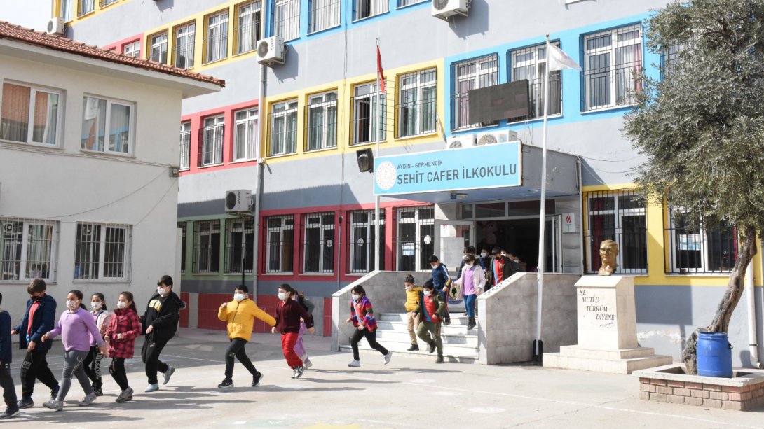 İlçemiz Okullarında Deprem Tatbikatı Gerçekleştirildi