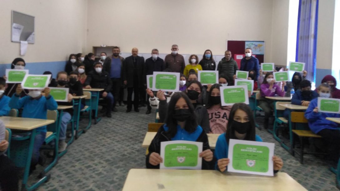 Şehit Cafer Ortaokulu Öğrencilerine Barış Elçisi Rozetleri Verildi