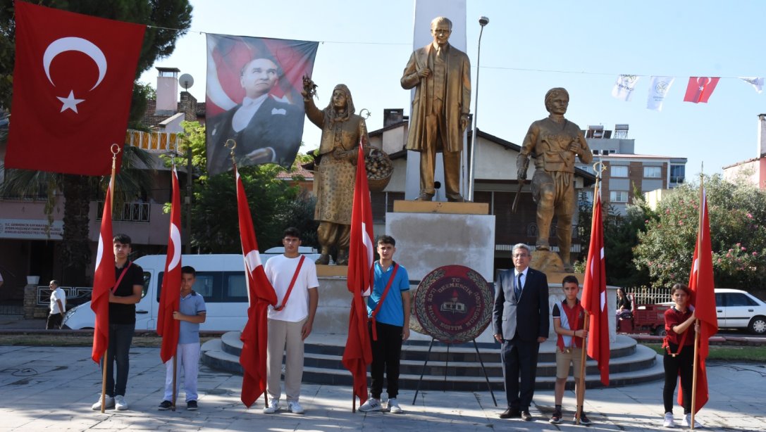 İlköğretim Haftası Çelenk Koyma Töreni Gerçekleştirildi.